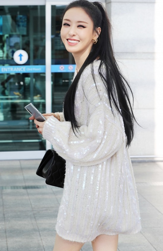 Gu mặc tôn dáng của Lee Da Hee - 9 hoa hong